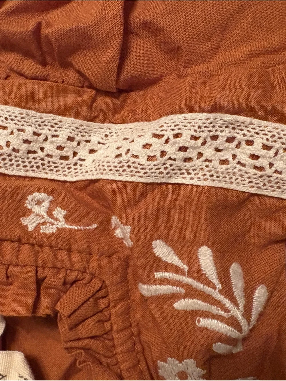 Mini Boden Girl’s Rust Embroidered Peasant Top with Lace Trim size 3-4